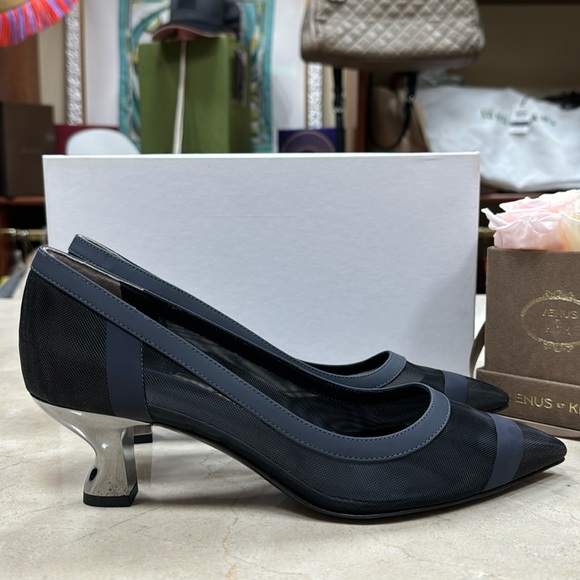FENDI COLIBRÌ NAVY MESH PUMPS WITH LEATHER TRIM AND SHINY GUNMETAL HEEL 38/8 - Picture 3 of 11